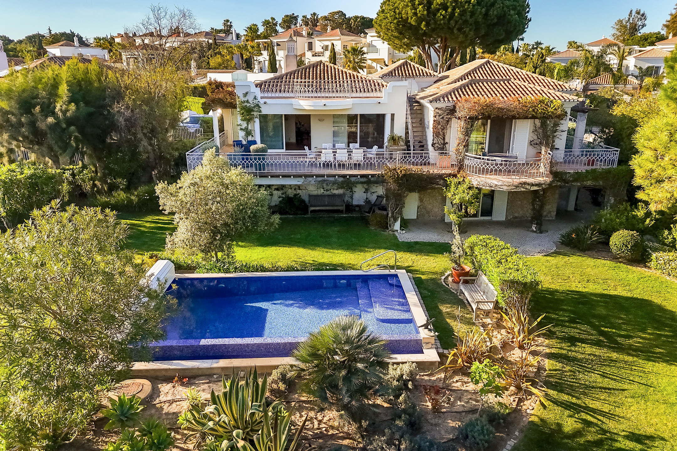 Traditionelle Algarve-Villa mit freiem Blick und direktem Zugang zur Ria Formosa