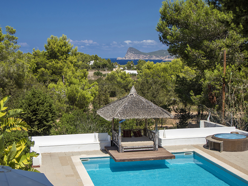 Mediterranean house with sea views and spacious terraces
