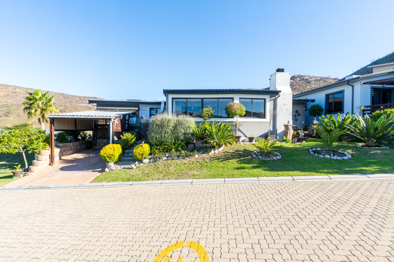 Ocean Views, Braai Room & Modern Living – Best Value in Island View!