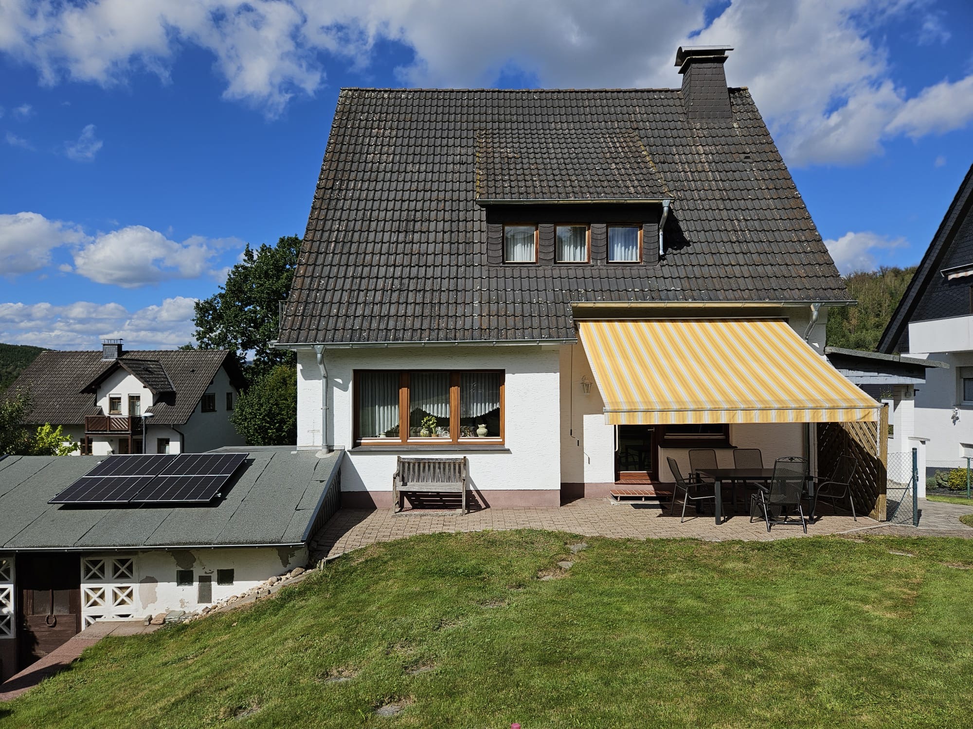 Einfamilienhaus auf großem Grundstück