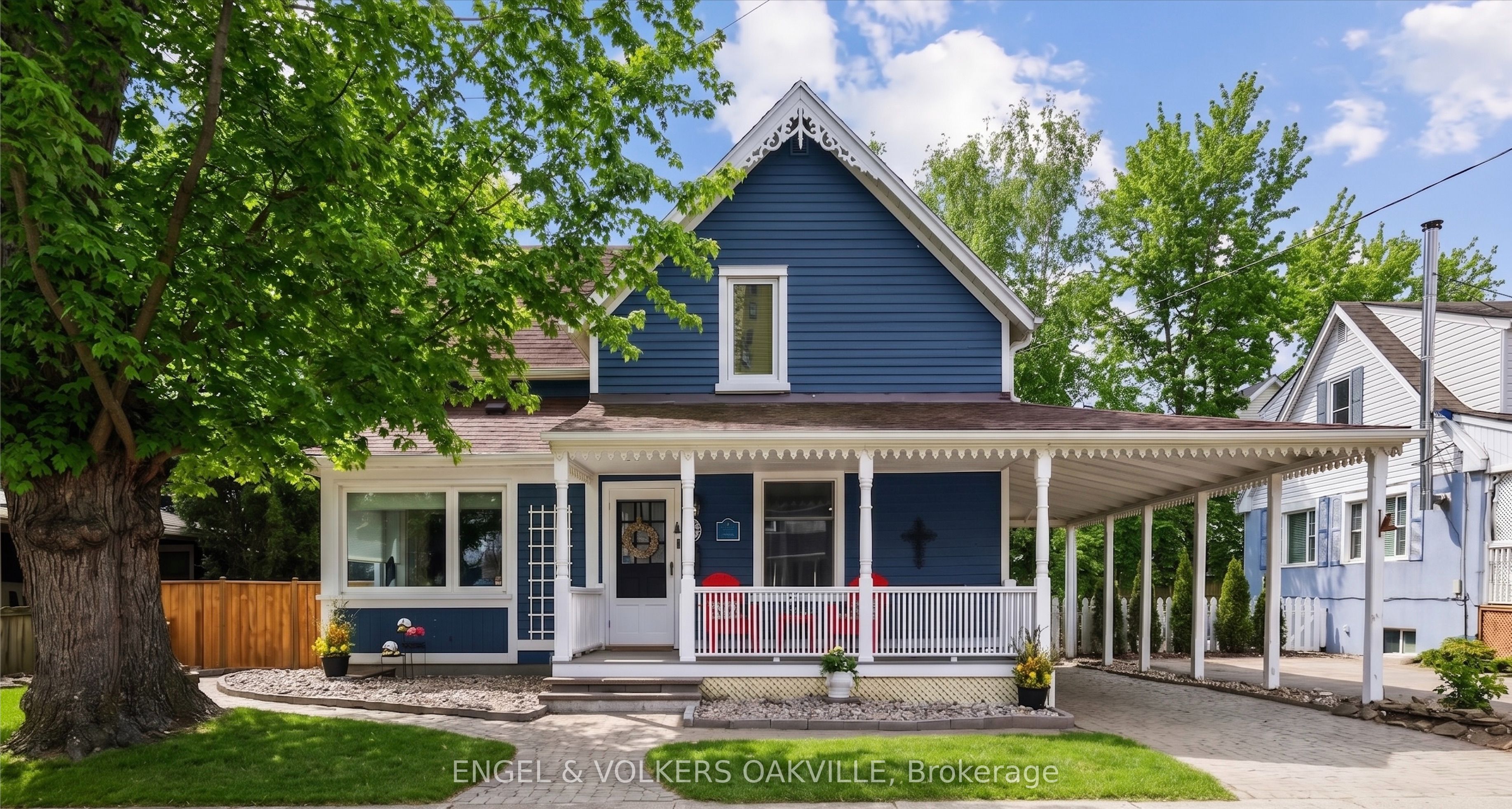 Stylish Port Credit Character Home Steps to the Lake