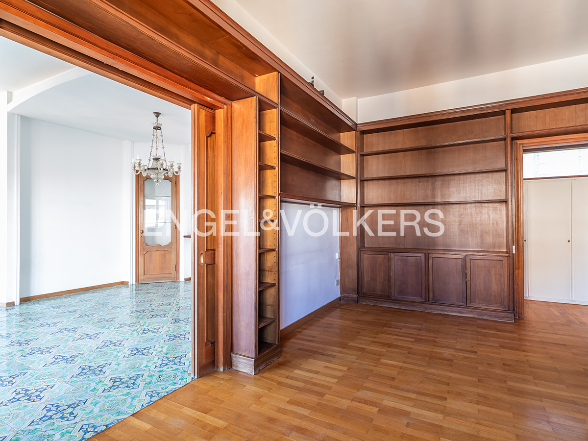 Elegant 160 sqm property in an exclusive setting on Via dei Maffei