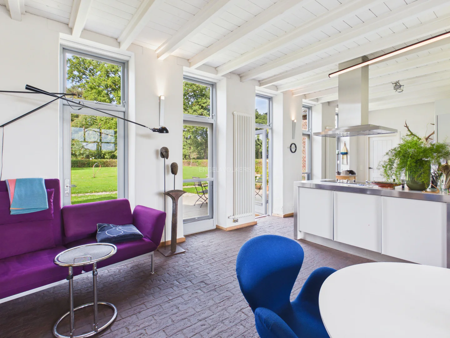 Denkmalgeschütztes Bauernhaus mit trendiger Architektur in absoluter Alleinlage - Photo 2