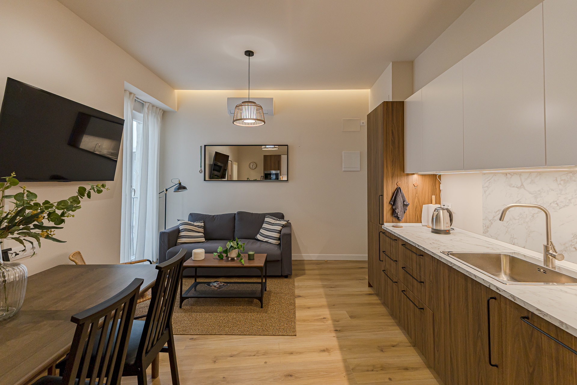 Modern Elegance & Comfort: Your Short-Stay Retreat