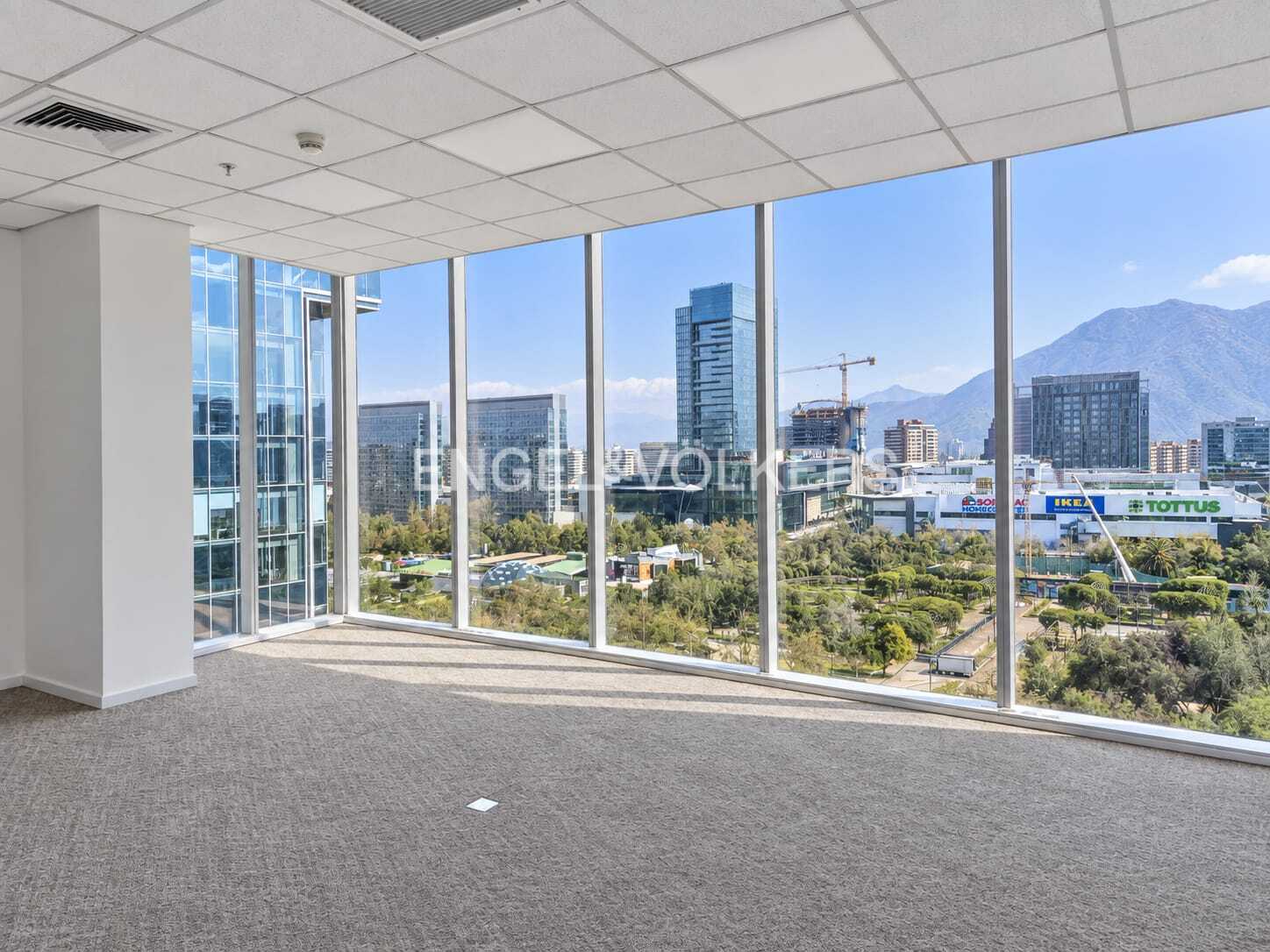 Oficina habilitada en arriendo Nueva Las Condes 220 m2