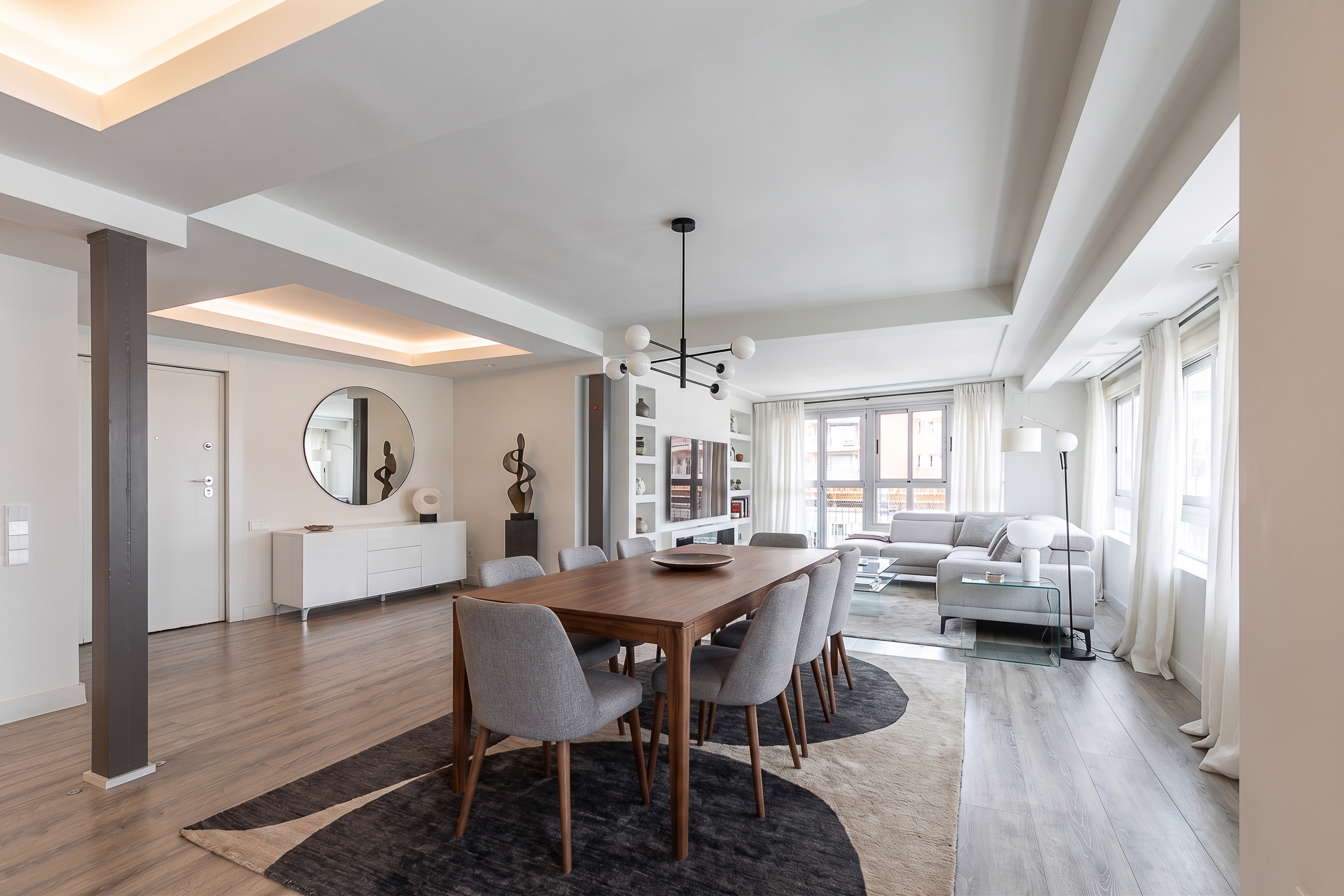 Bright apartment on Plaza Pinazos