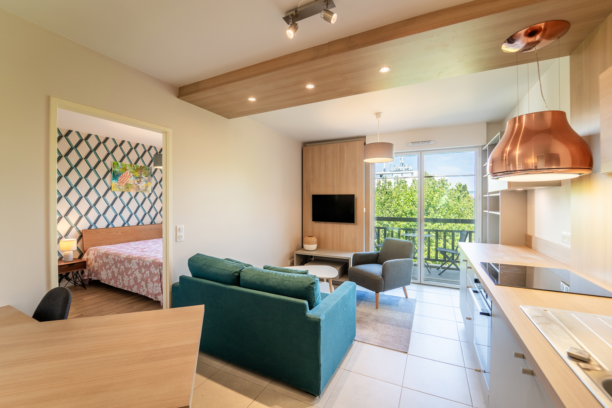 Elegant recent 1-bedroom with balcony and parking space