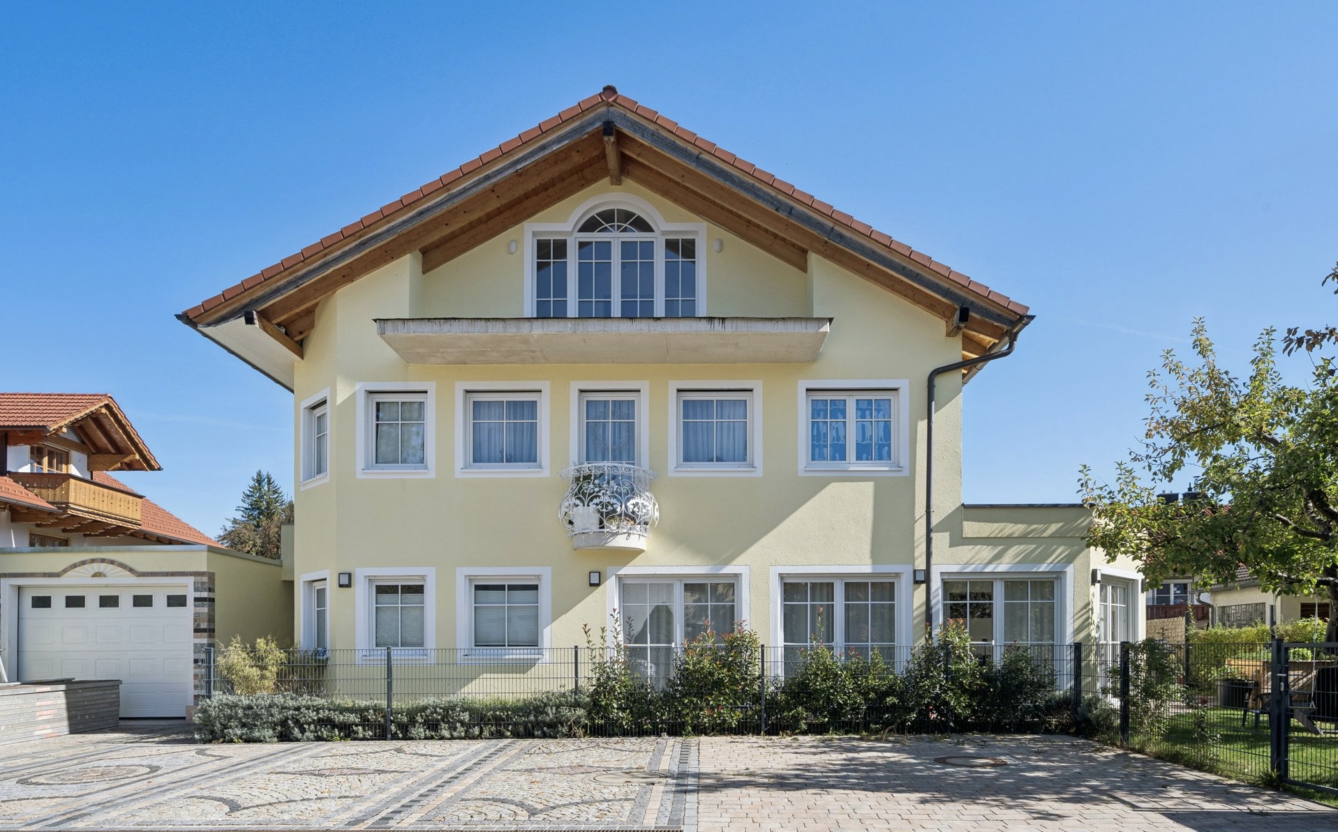 Charming, light-filled attic apartment in a quiet location in Wolfratshausen
