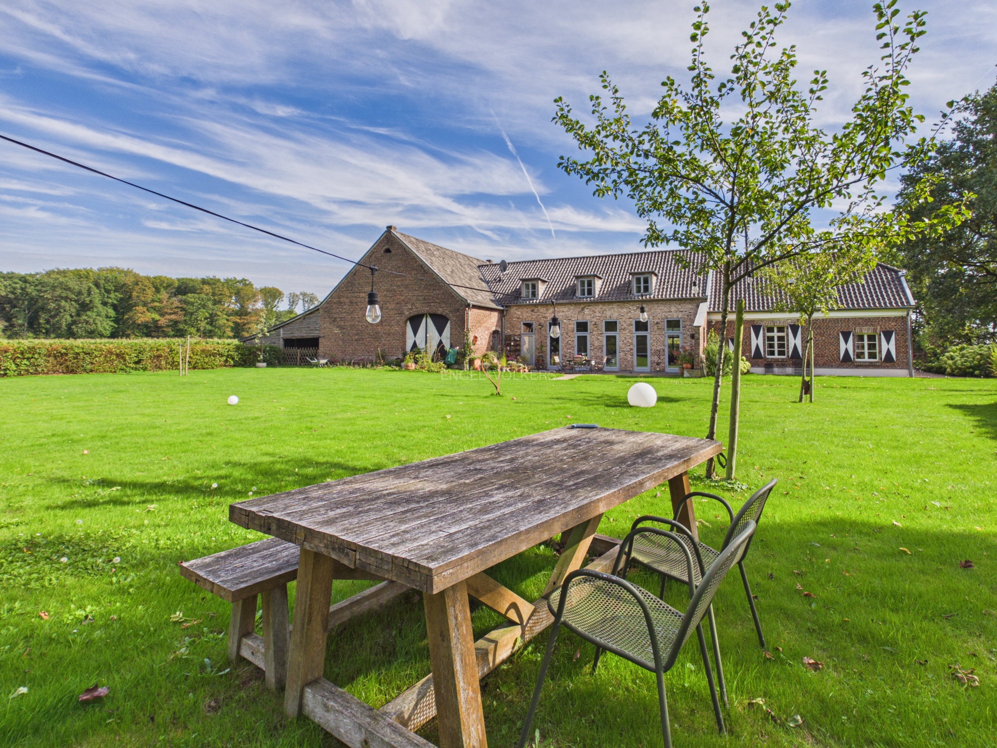 Denkmalgeschütztes Bauernhaus mit trendiger Architektur in absoluter Alleinlage