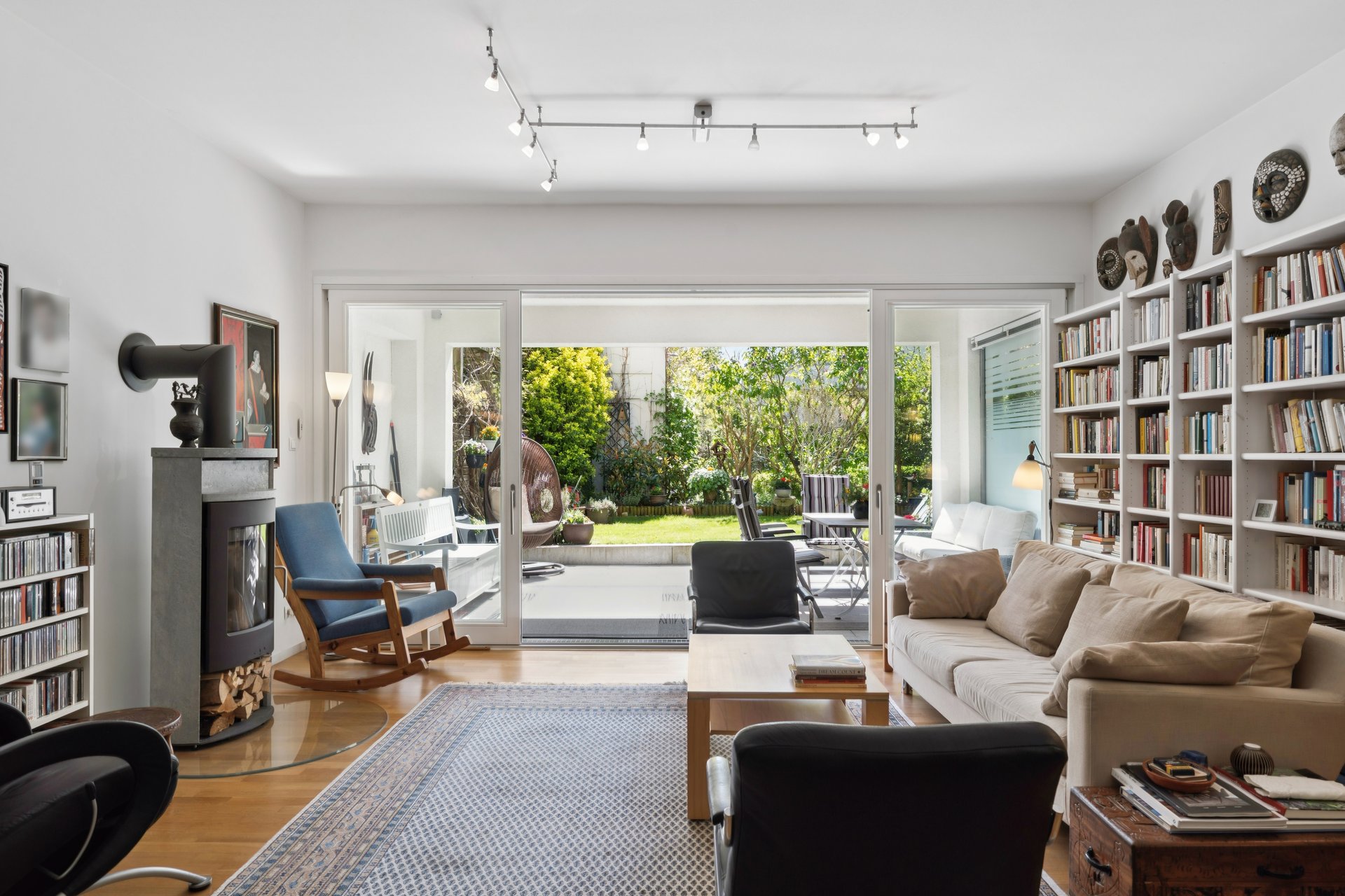 Historisch und trotzdem modern: Fünfzimmerwohnung barrierefrei mit großem Sonnengarten