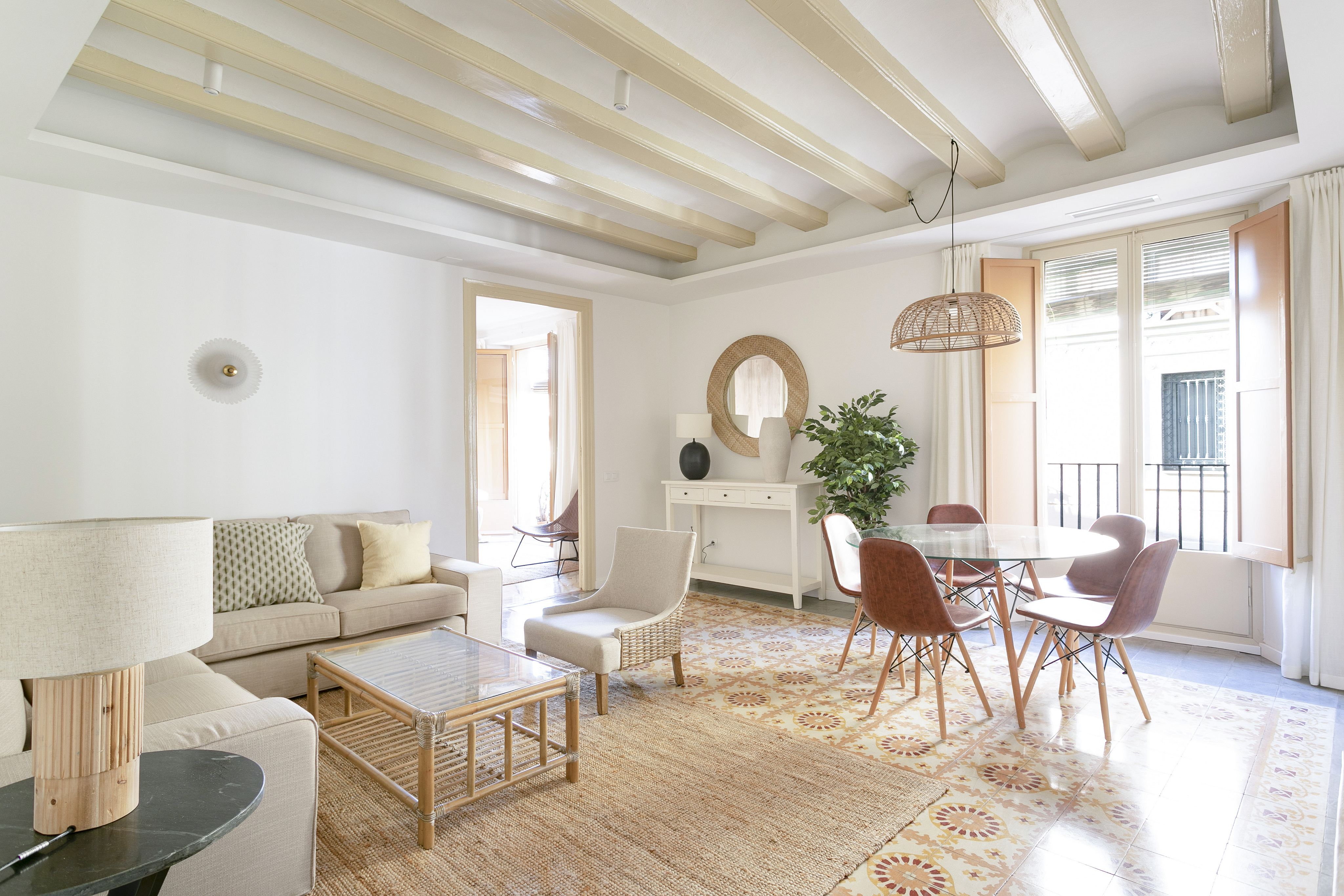 Fantastico piso de 3 habitaciones en Carrer del Pi