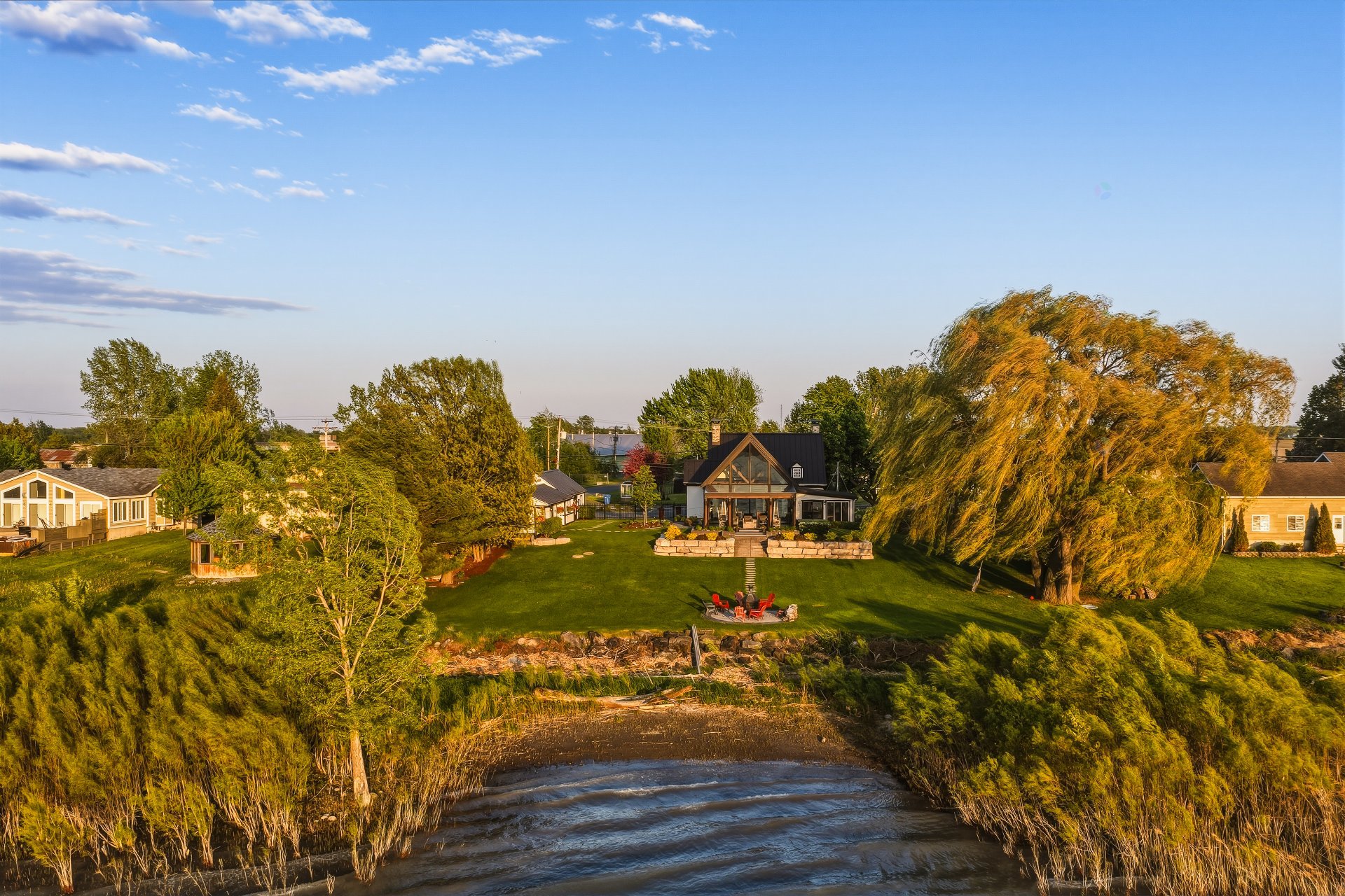 Magnificent waterfront property with breathtaking views