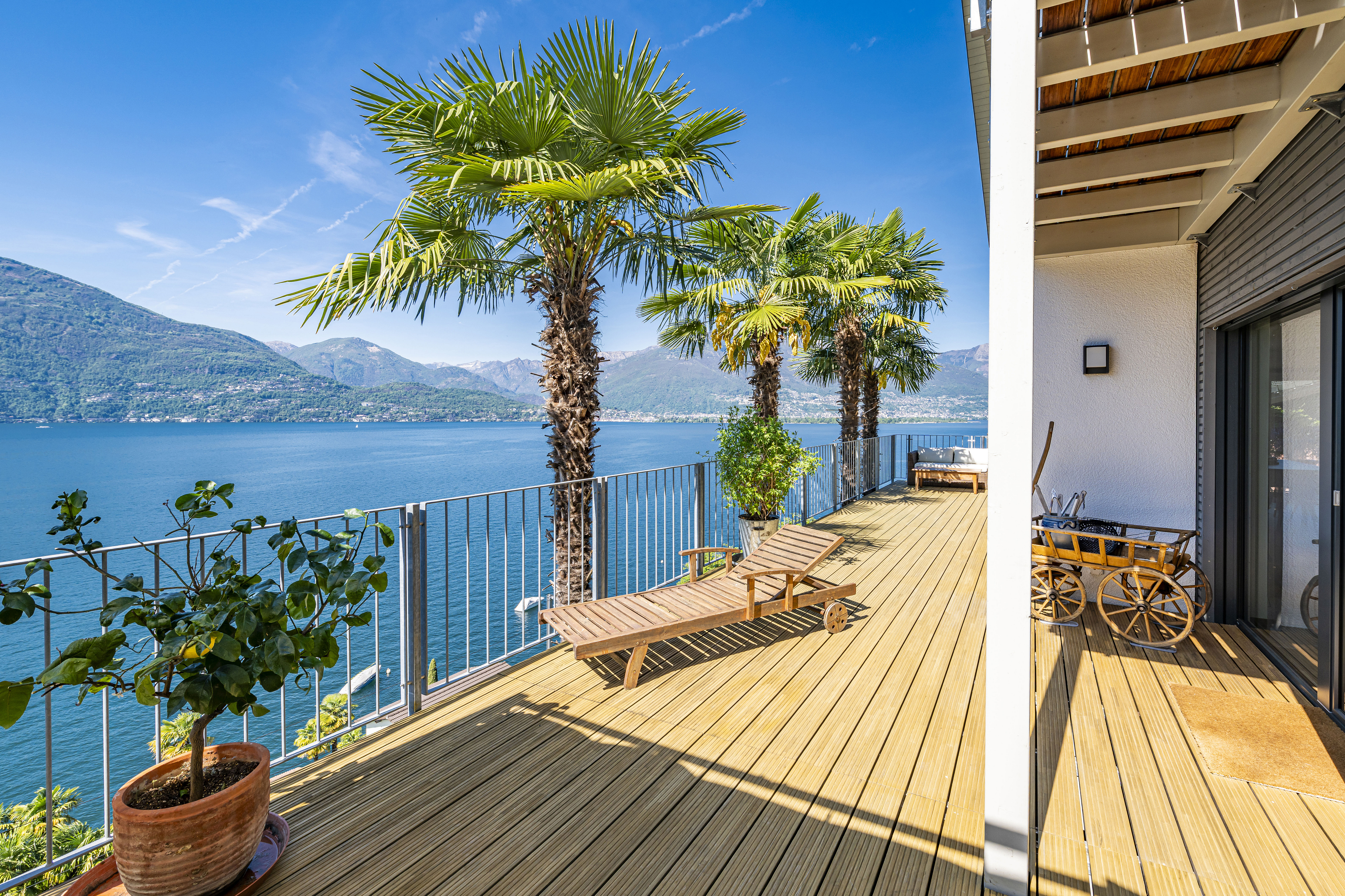 A lakeside retreat (8)