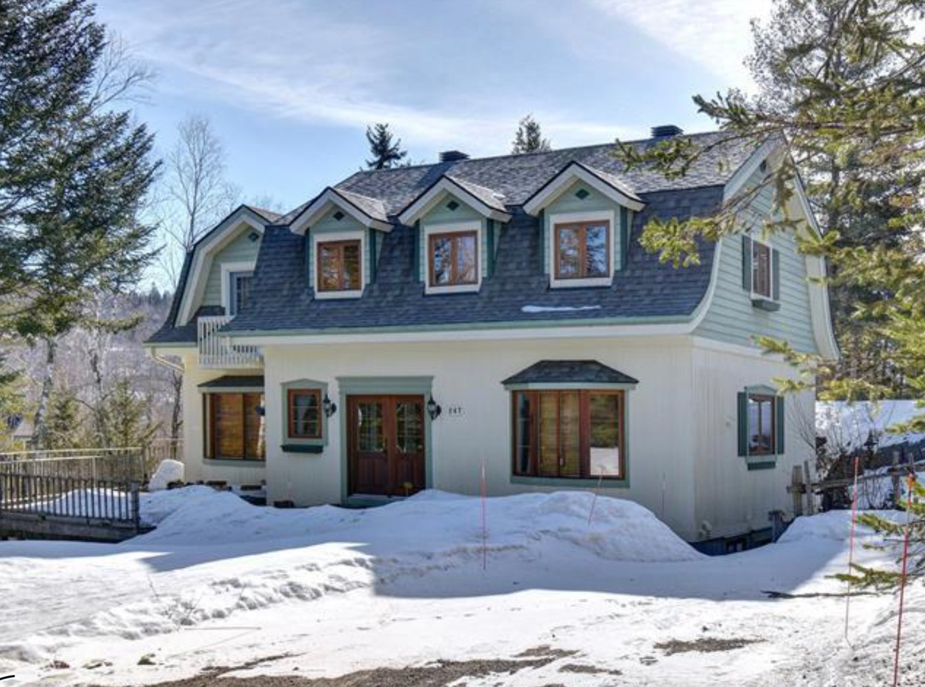 Prestigious rental on golf course in the Tremblant Resort