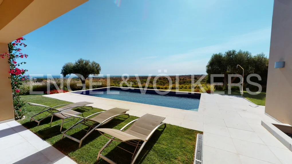 Luxury Villa V4 with amazing sea view