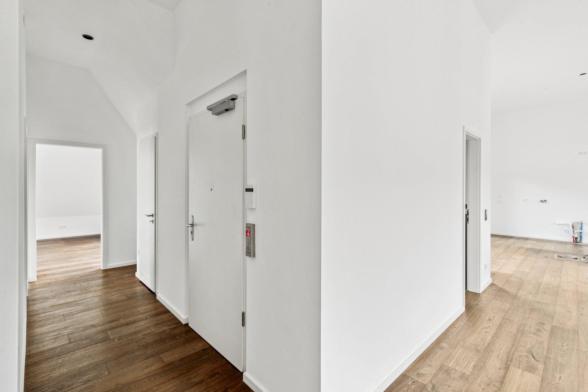 Stilvolles Vier-Zimmer-Penthouse mit Dachterrasse und besonderem Wohnkomfort