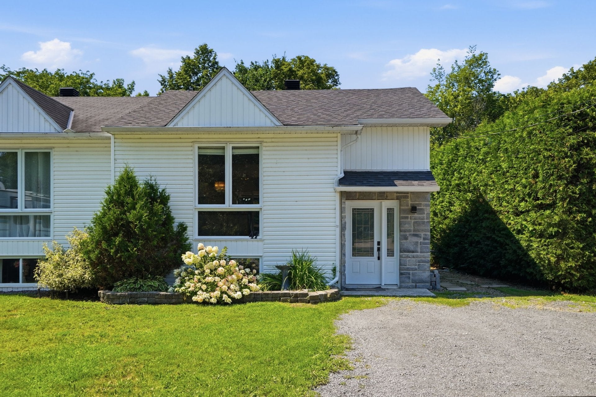 Welcome to this inviting ,3 bedroom property.