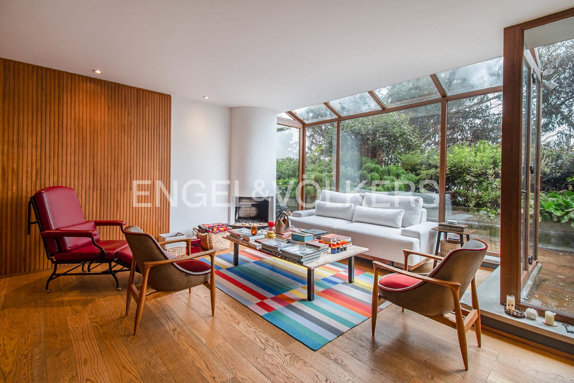 Apartamento remodelado con terraza y vista verde para venta en Rosales