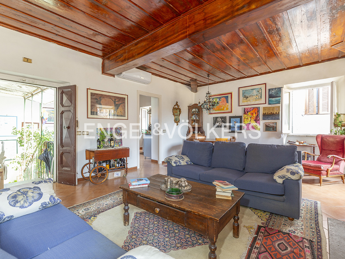 Spacious apartment in Monterotondo’s historic center