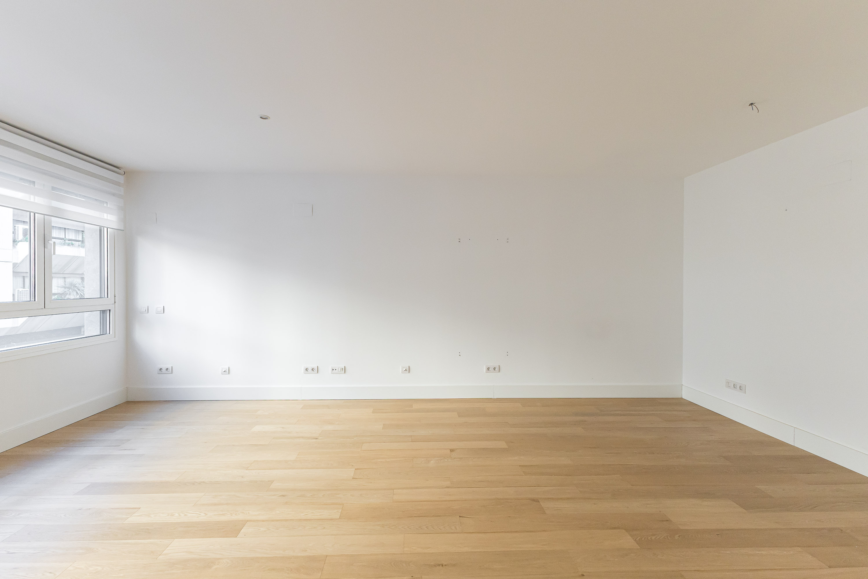Exclusivo piso en urbanización privada con piscina, gimnasio y trastero incluido.