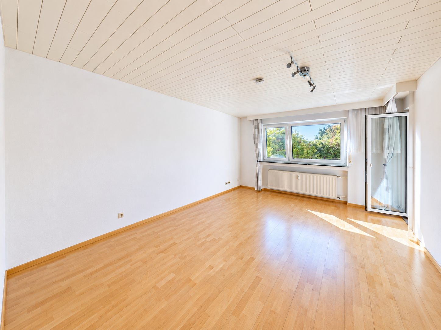 5-Zimmer-Wohnung mit 2 Bädern, Balkon und Blick ins Grüne