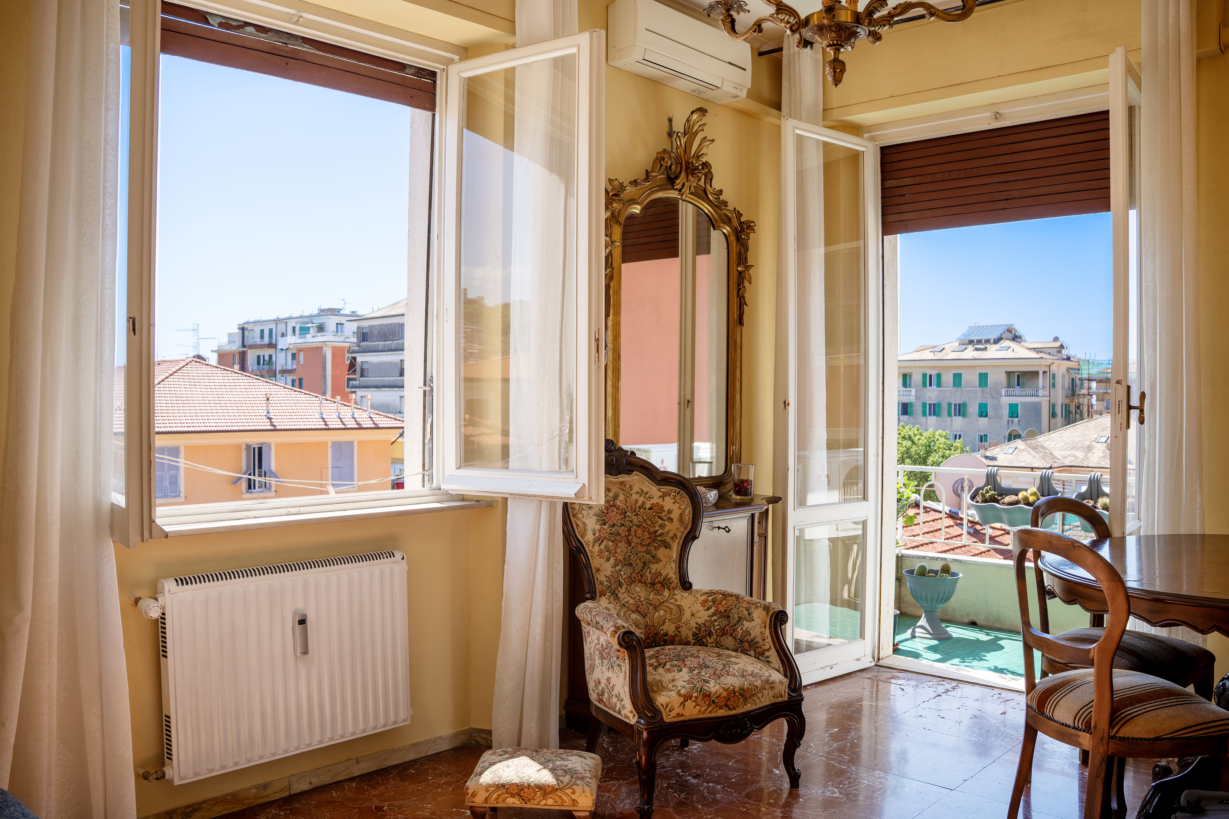 One-bedroom apartment with panoramic views in the heart of Chiavari