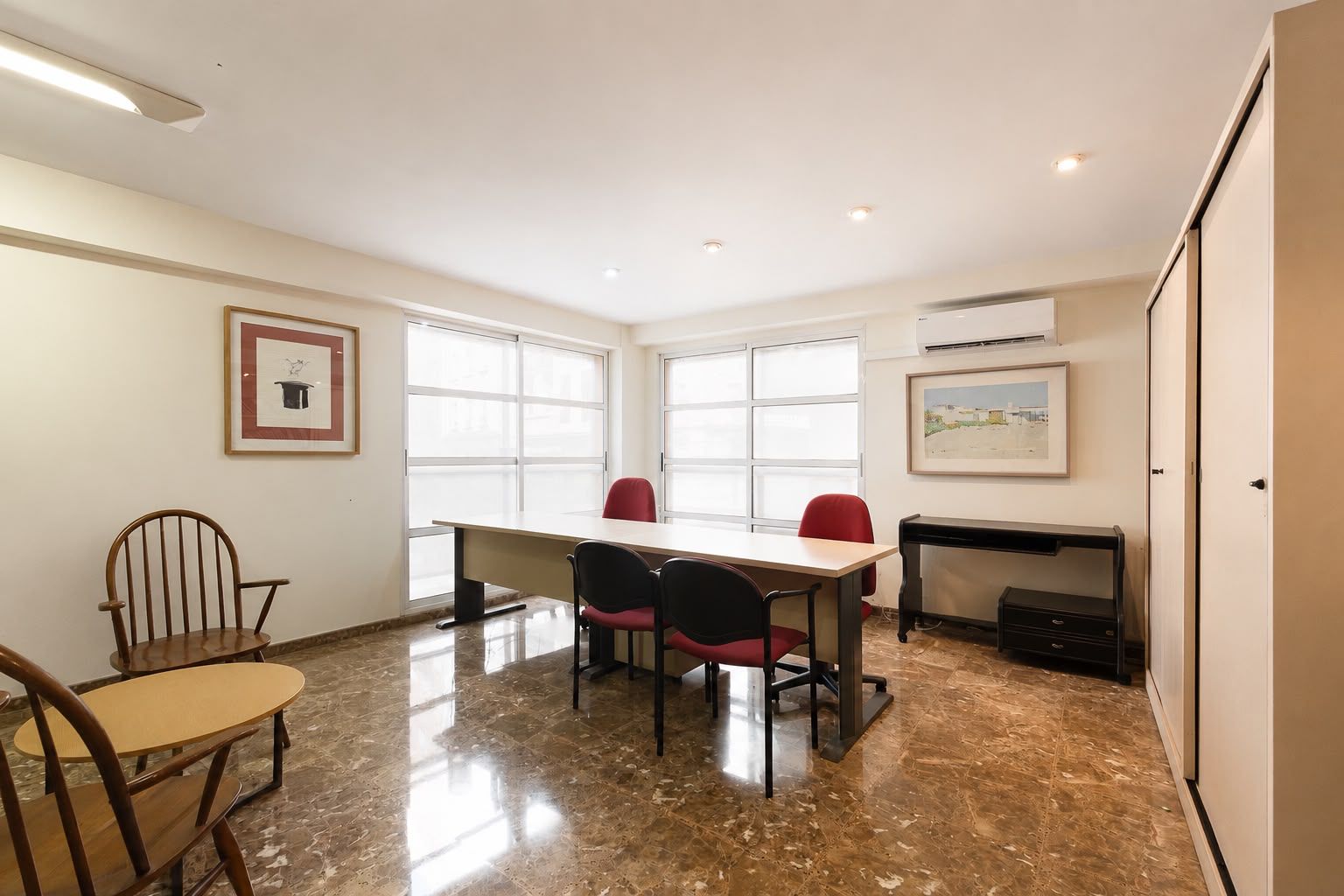Duplex with separate entrance, ideal as a home or office in Valencia