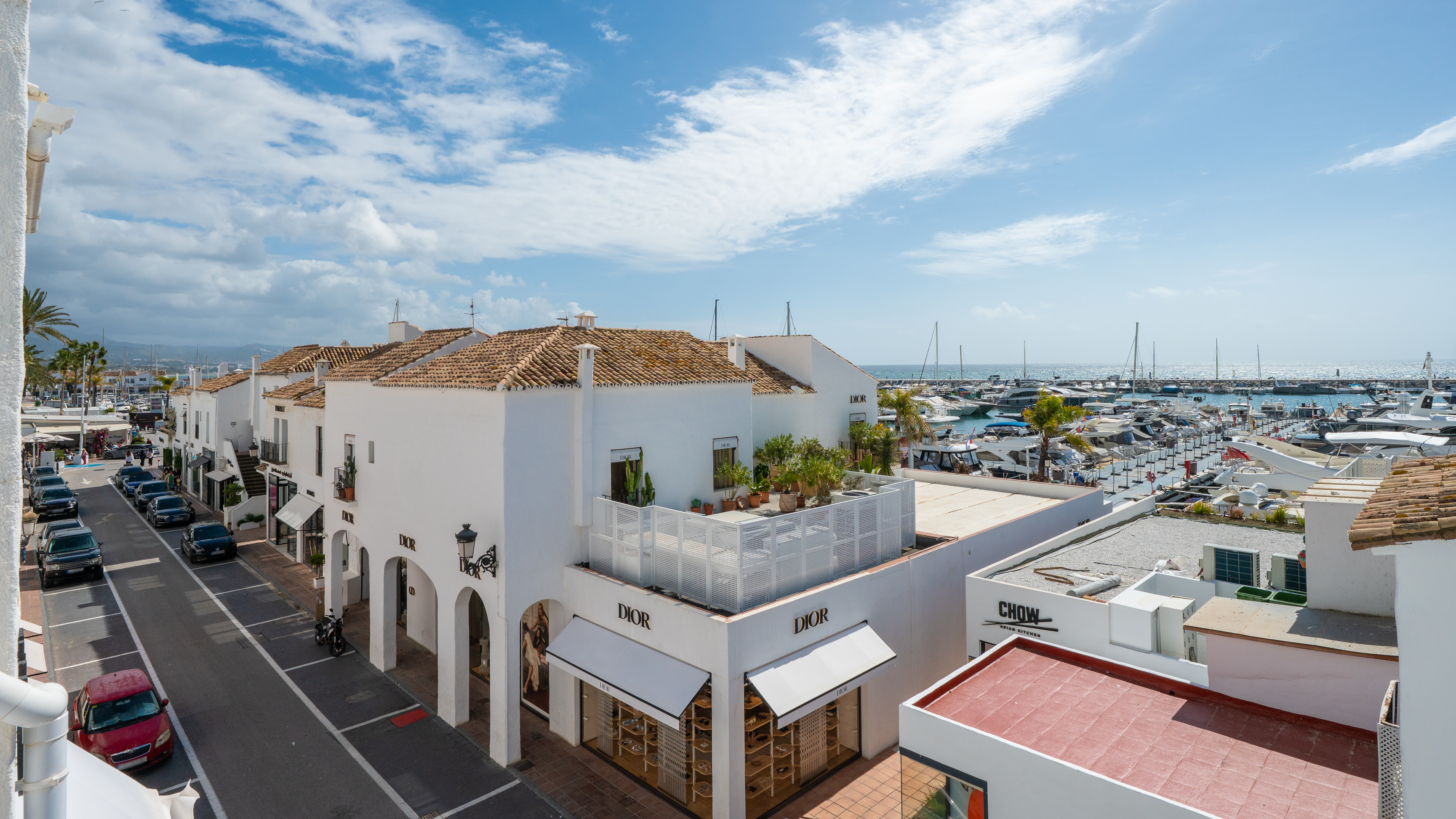 “Walk-Everywhere” Lifestyle. Stunning 2-Bedroom Apartment in Puerto Banús  with garage – Sea Views & Prime Location in Marbella