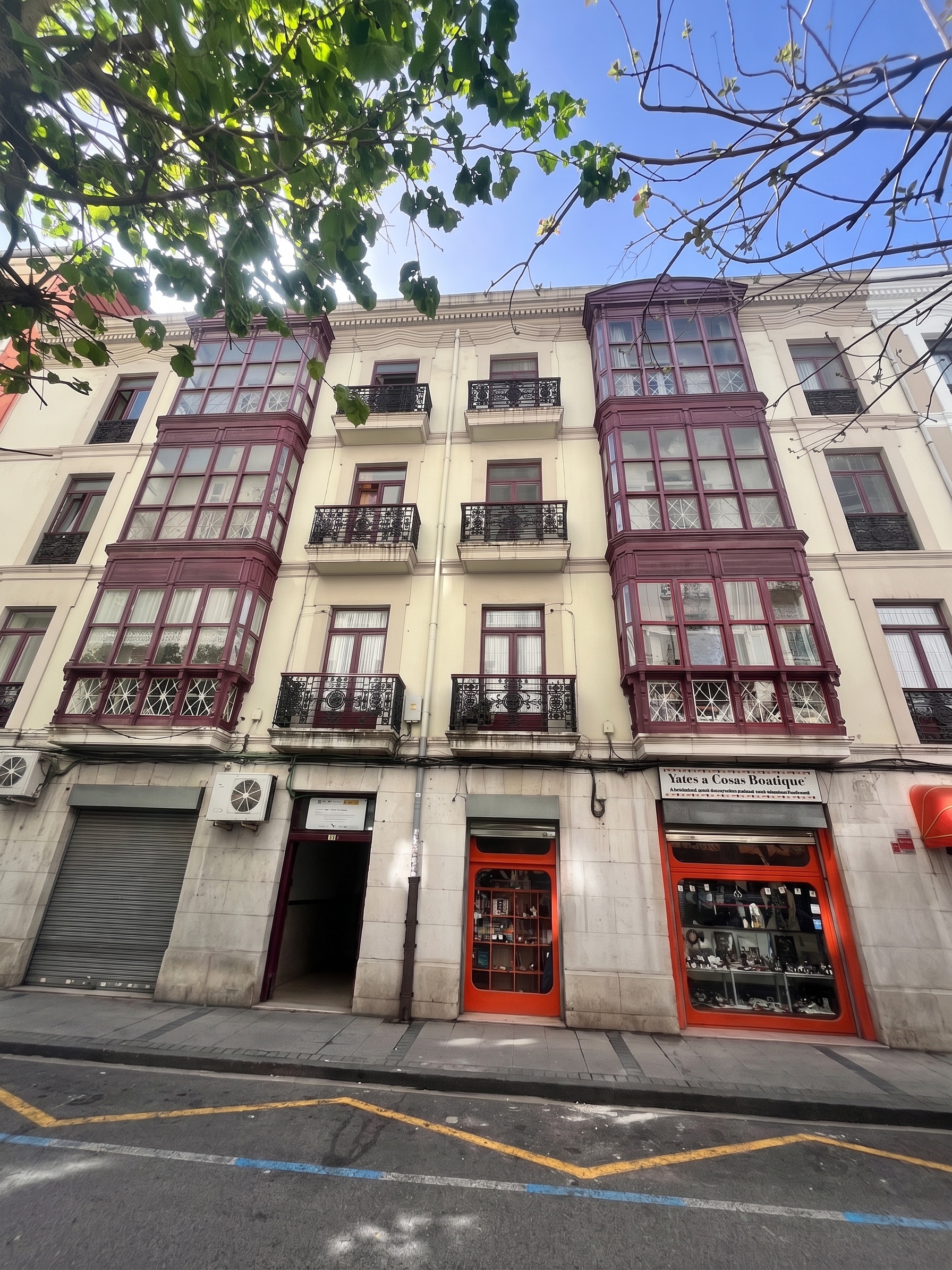 Edificio señorial en la calle Hernán Cortés