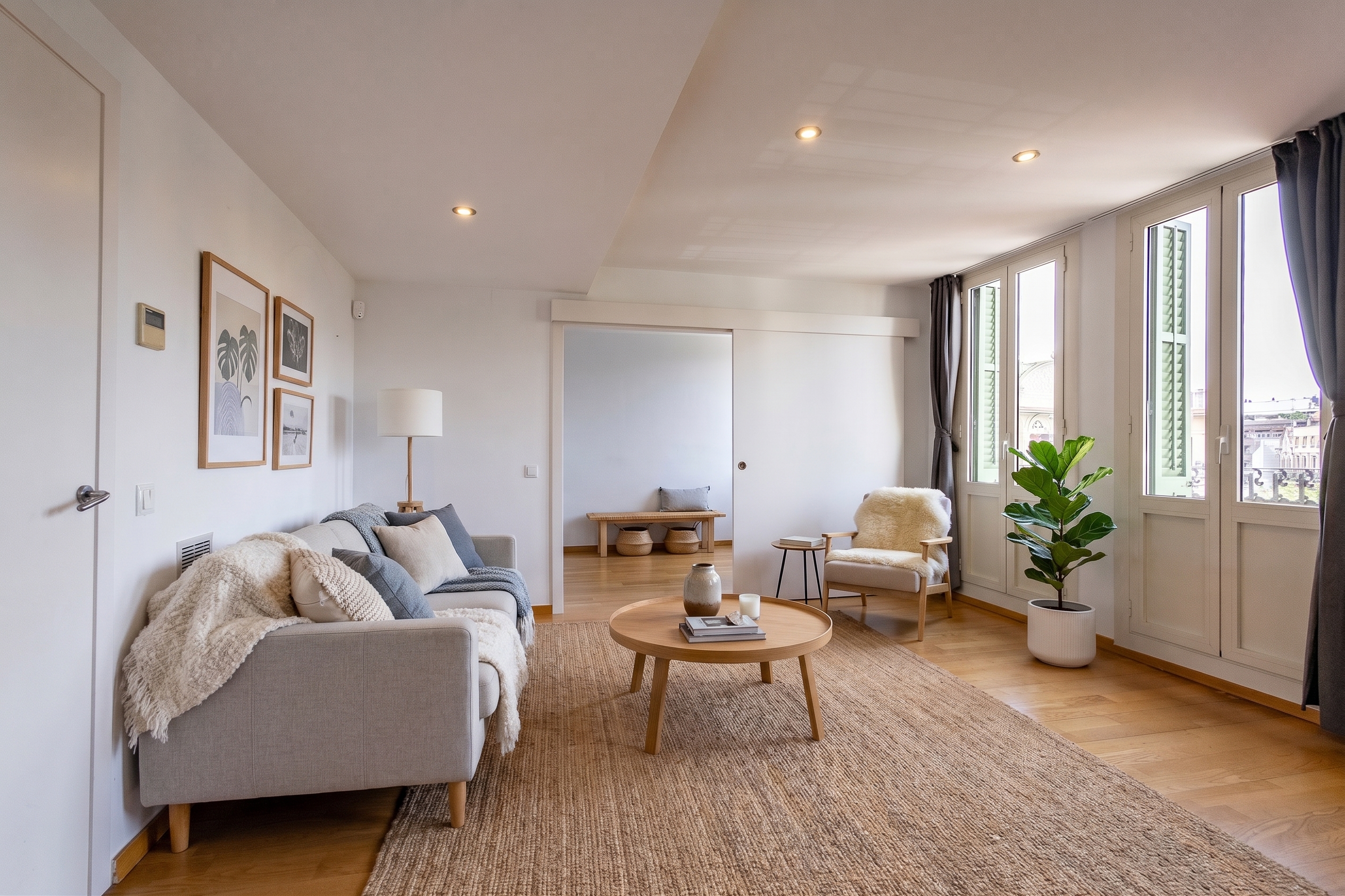 Bright Exterior Home in a Classic Eixample Building
