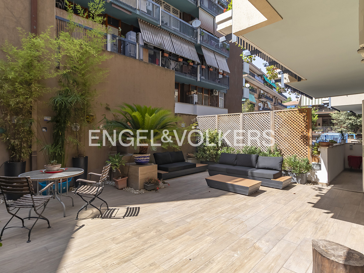 Elegant apartment with large terrace