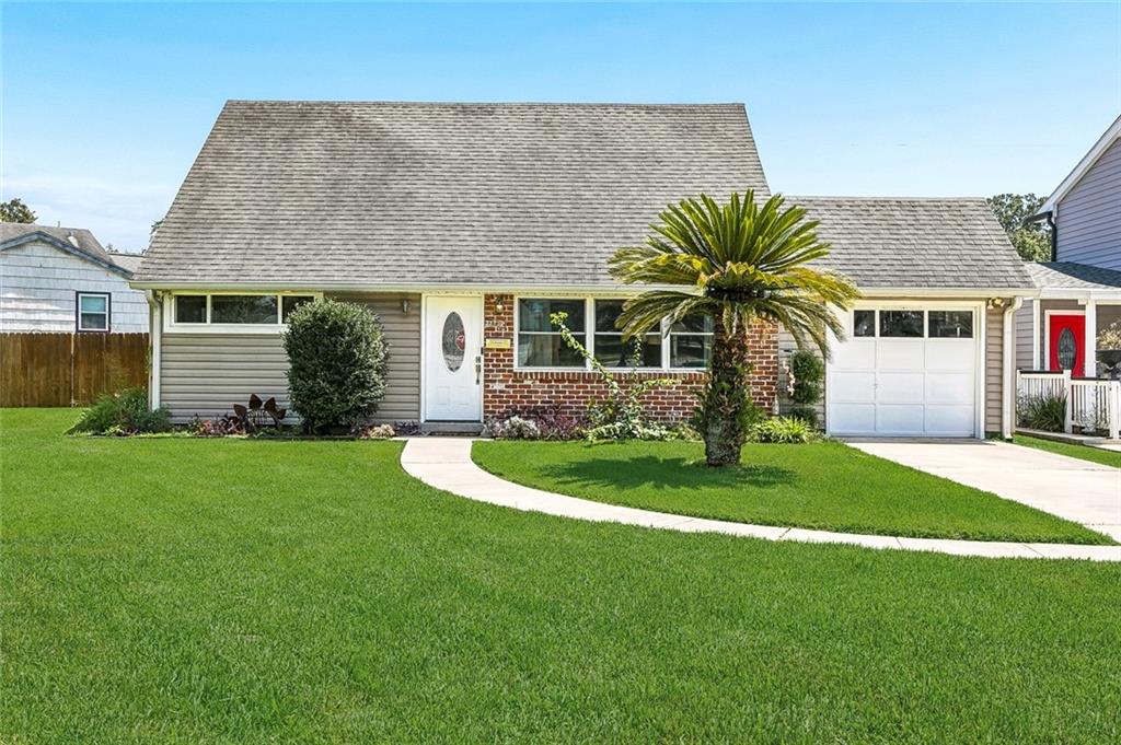 Spacious River Ridge Home with Entertaining Appeal
