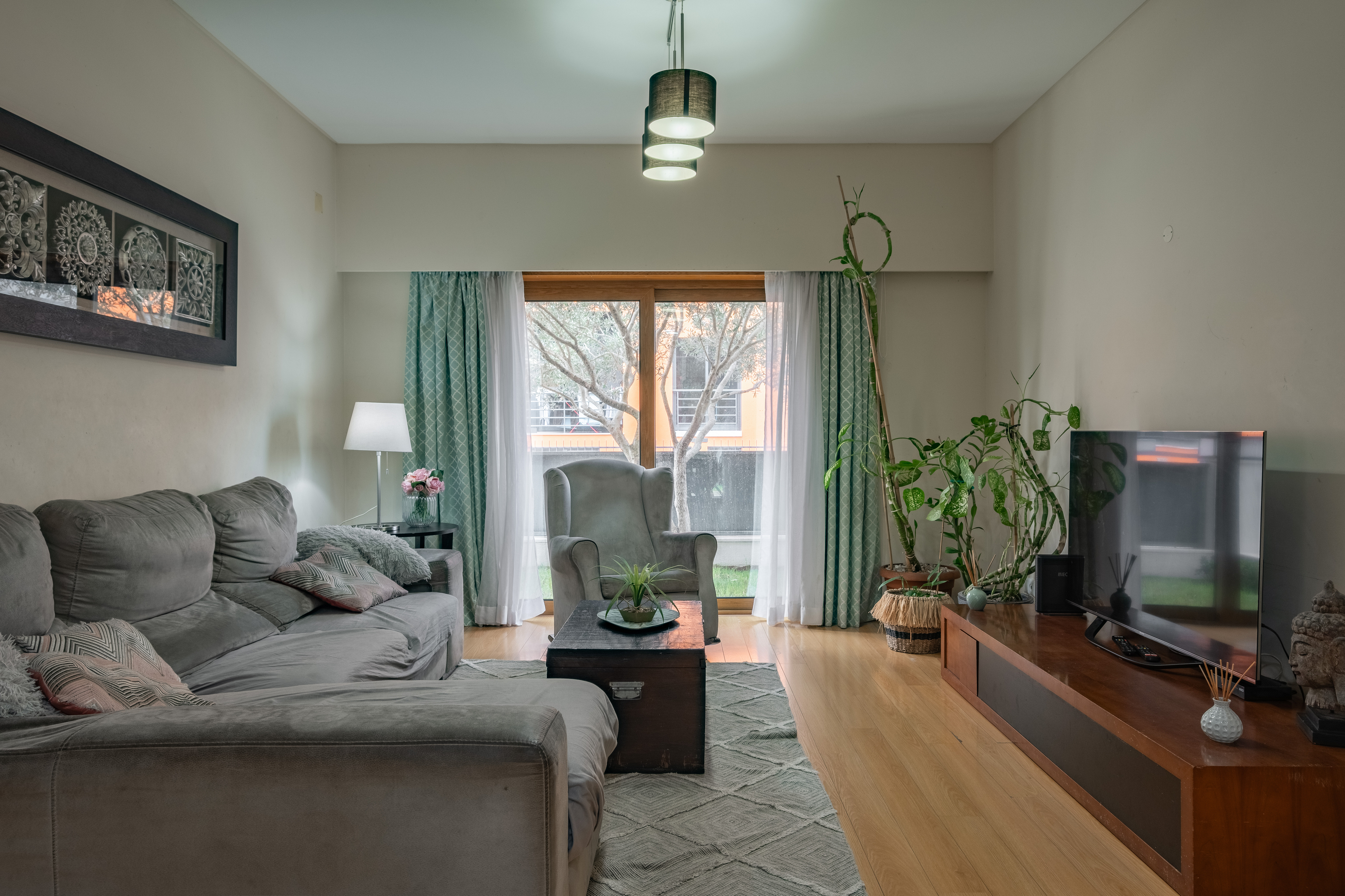 3-bedroom home with 3 en-suite bedrooms, office, private garden and garage | São Domingos de Rana