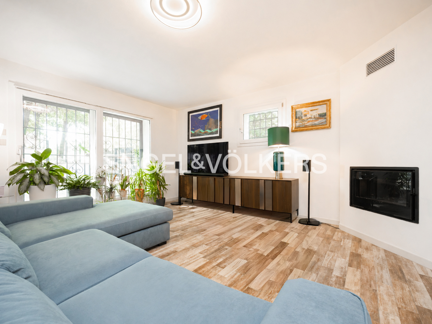 Detached two-story villa with private grounds in Pianoro