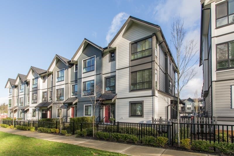 Where Park-Facing Living Meets Family Convenience