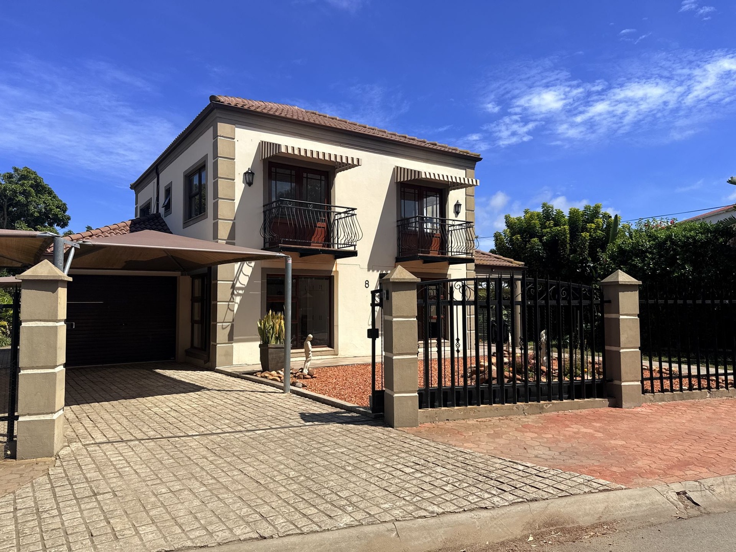 Charming & Spacious 4-Bedroom Family Home in Bergsig