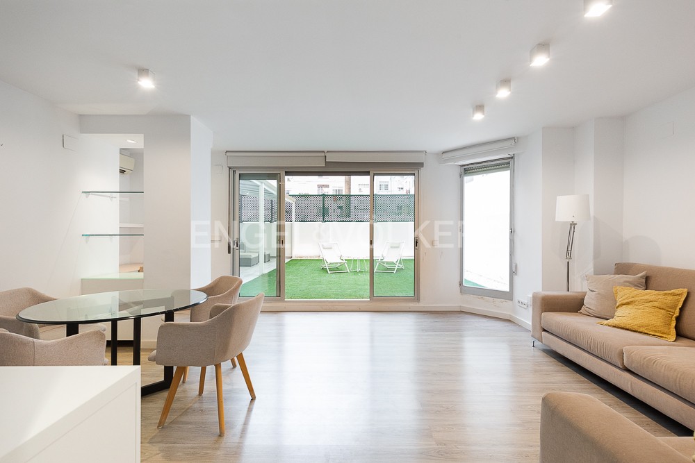 Duplex with terrace in the heart of Eixample