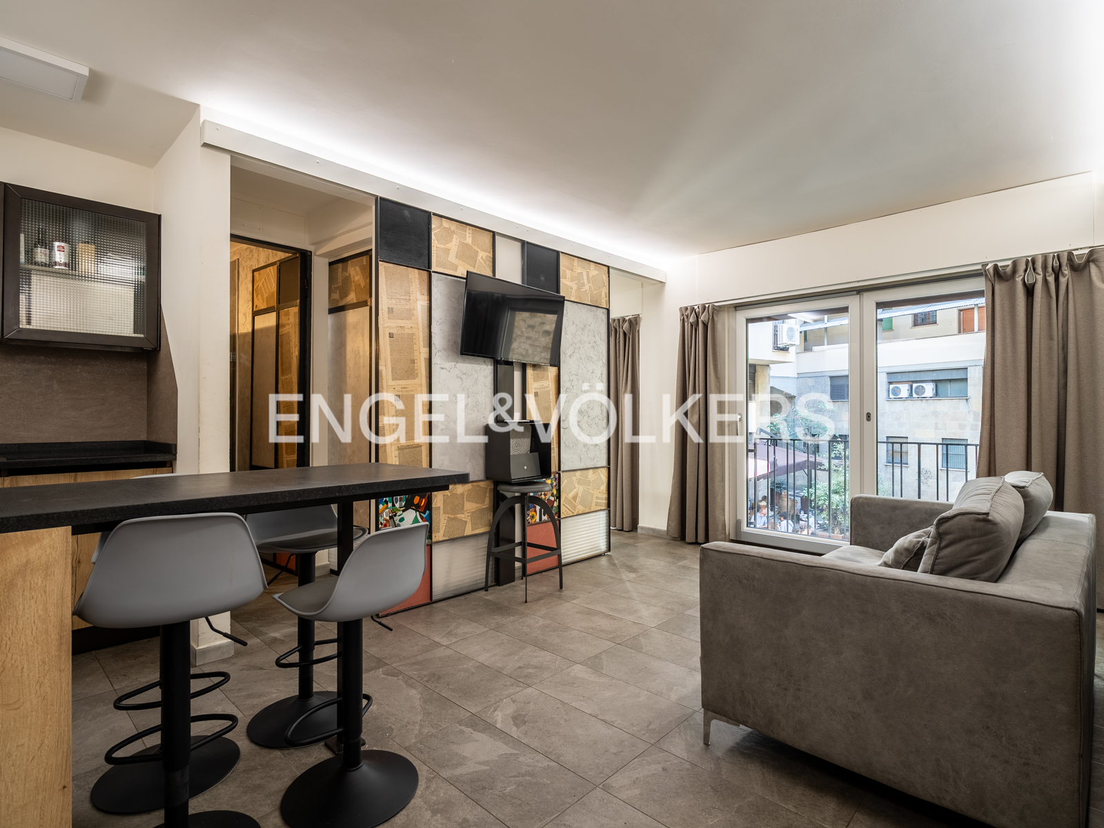 Functional two-bedroom flat steps from Ponte Vecchio