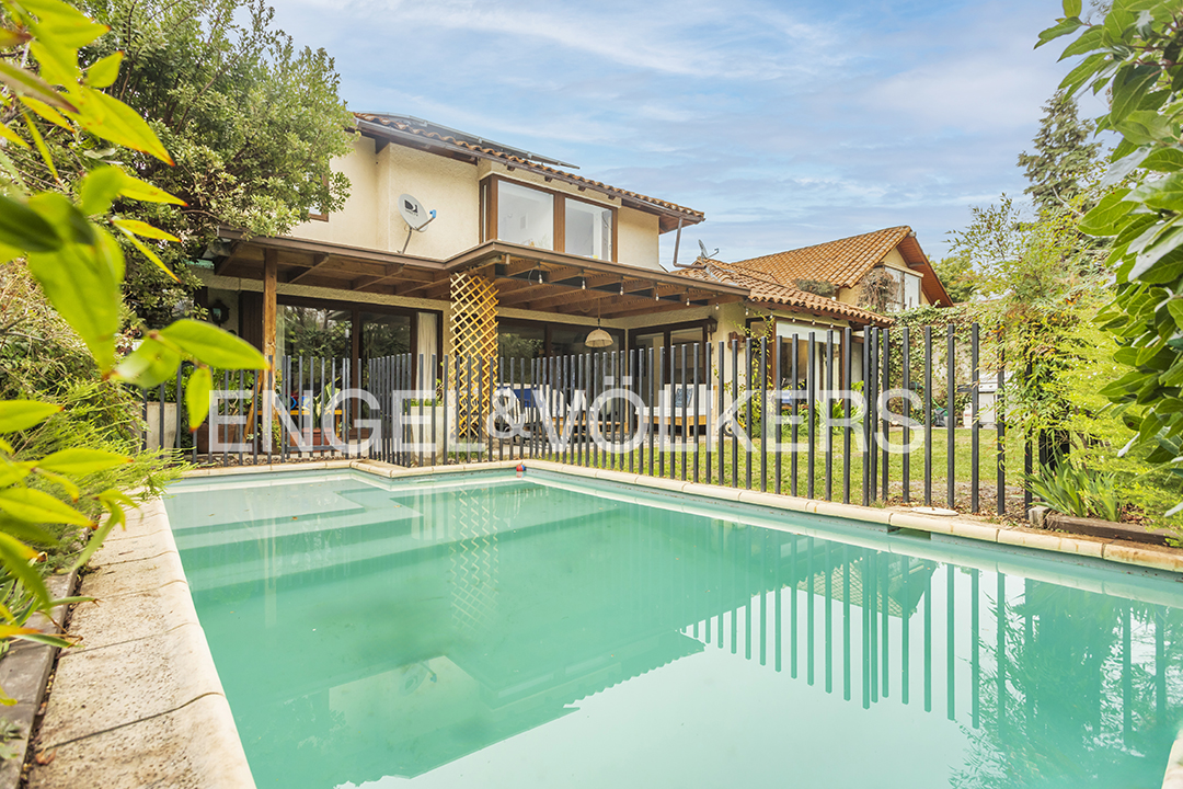 Remodelada en Condominio, cercana a Colegio MonteTabor