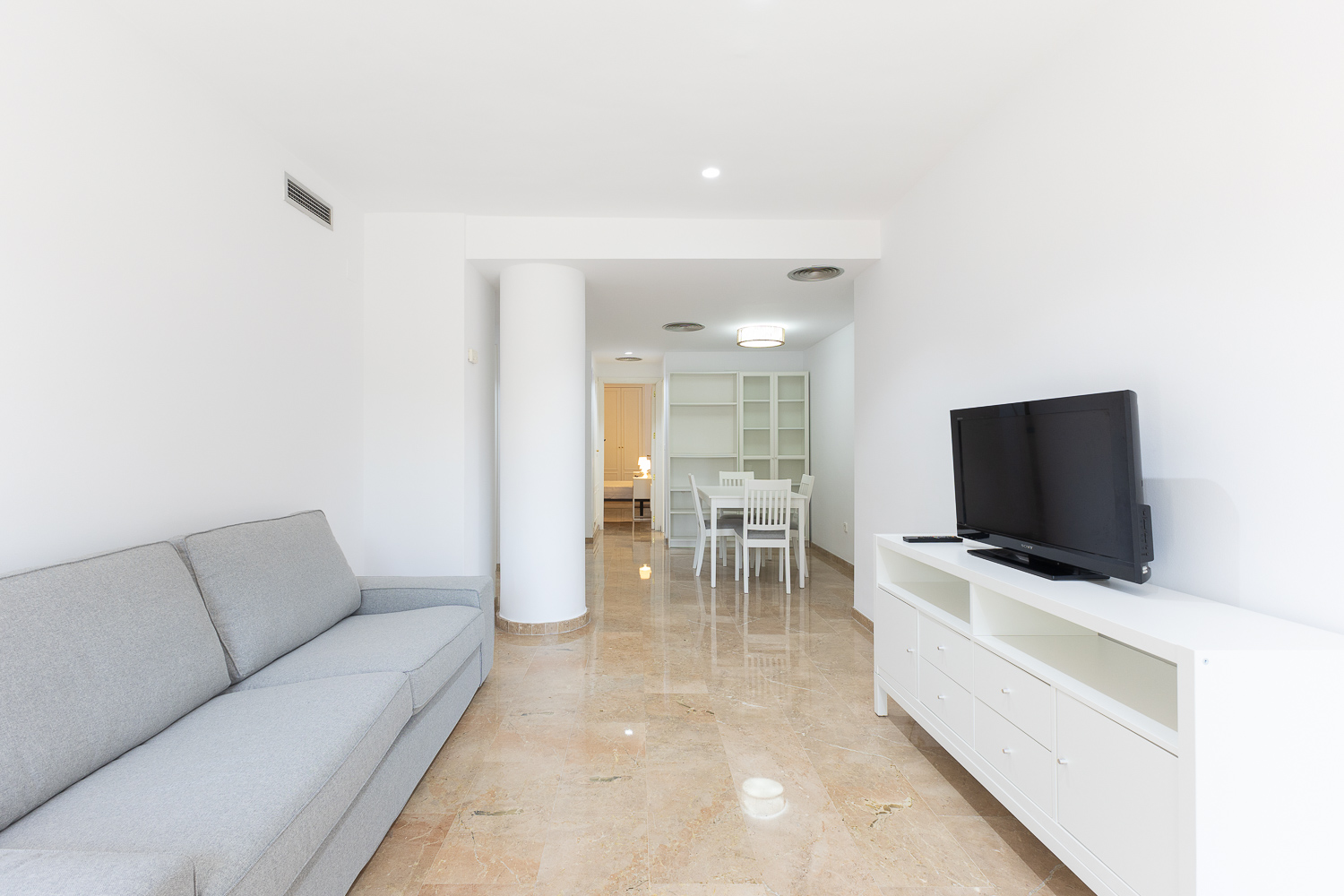 Bright furnished apartment with parking in El Carmen
