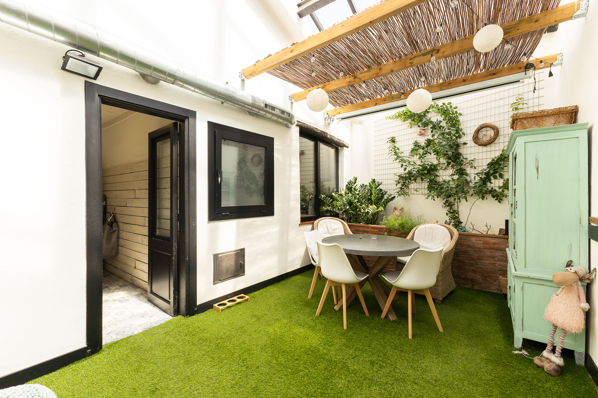 Industrial-style house in downtown Mollet.