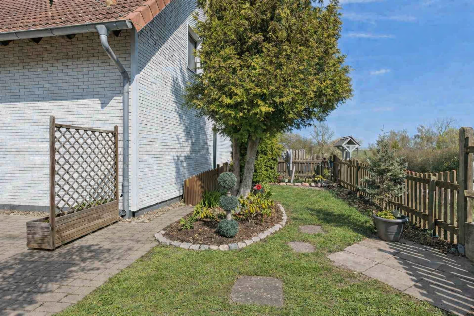 Gepflegte Doppelhaushälfte mit Terrasse und Stellplatz
