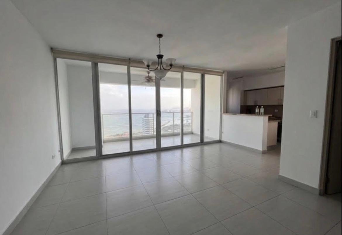 High-Floor Residence with Ocean Views | PH Le Mare