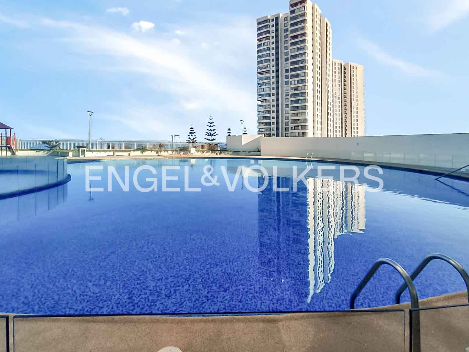 Venta dpto. Cerro Paranal 100 M2 / 2 estacionamientos