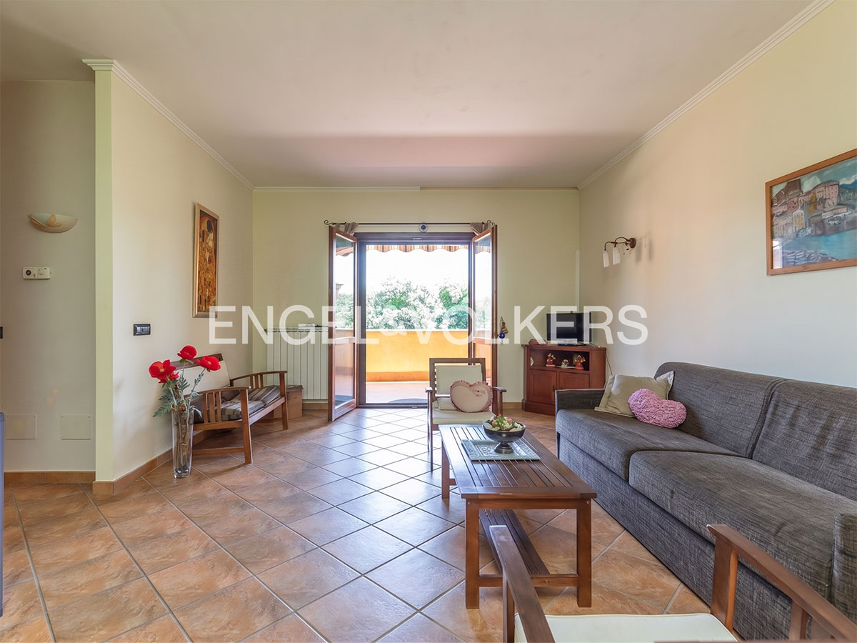 Torvaianica Alta, part of a four-family home on three levels with garage
