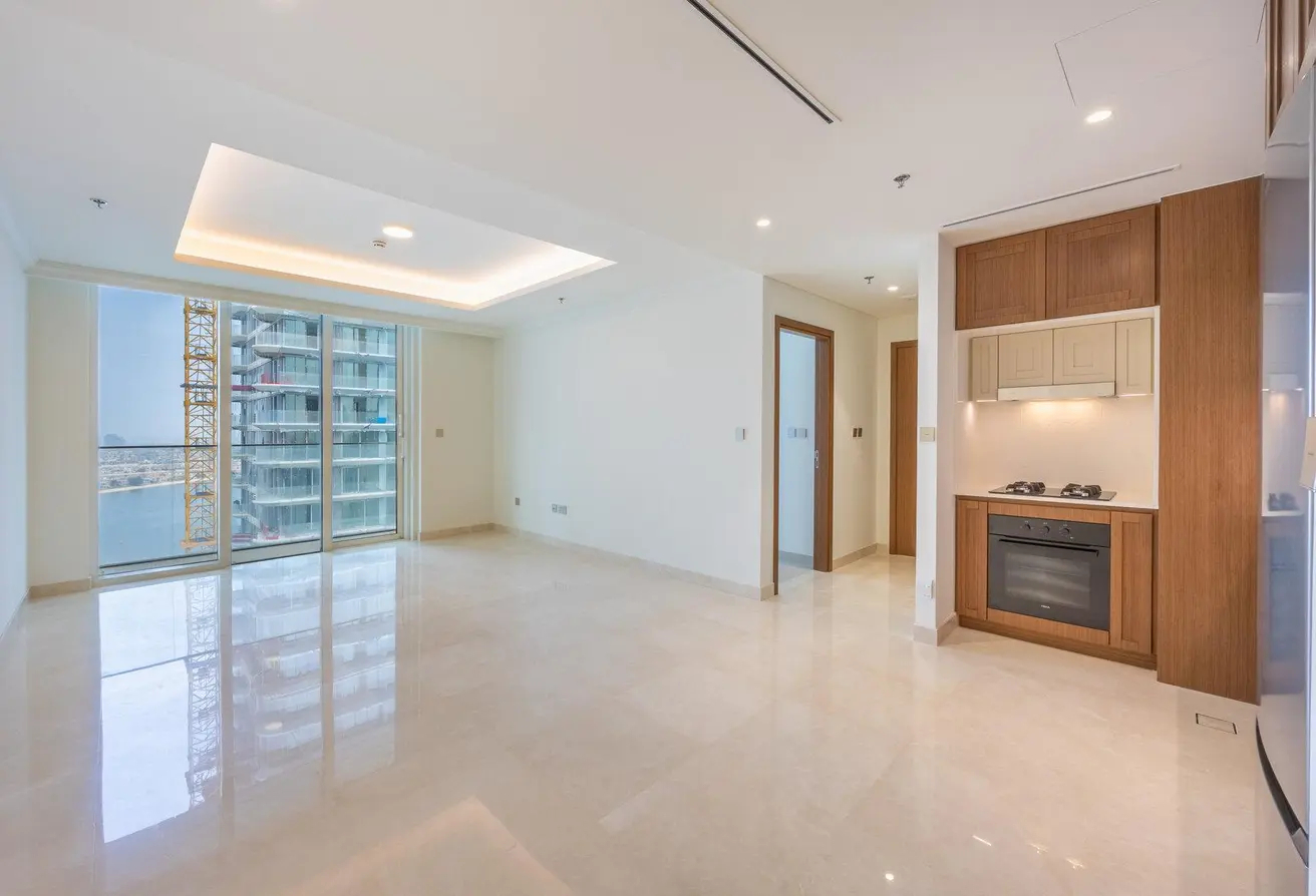 High Floor | Chiller Free | Beachfront Living