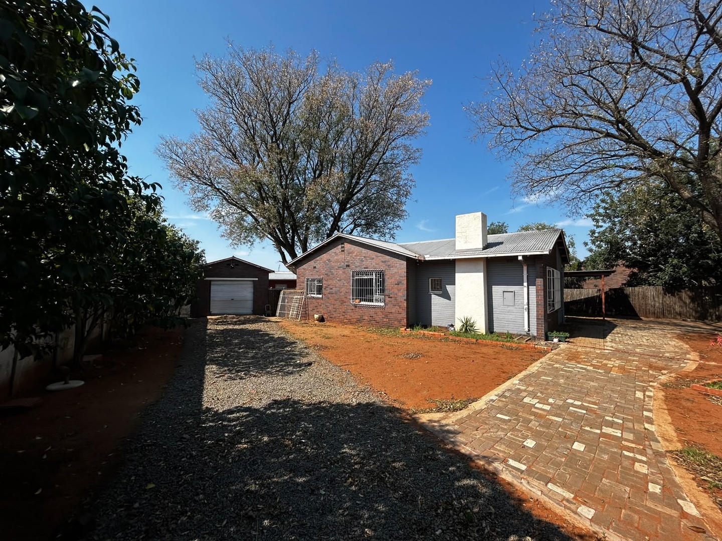 Spacious Family Home with Bachelor Flat.