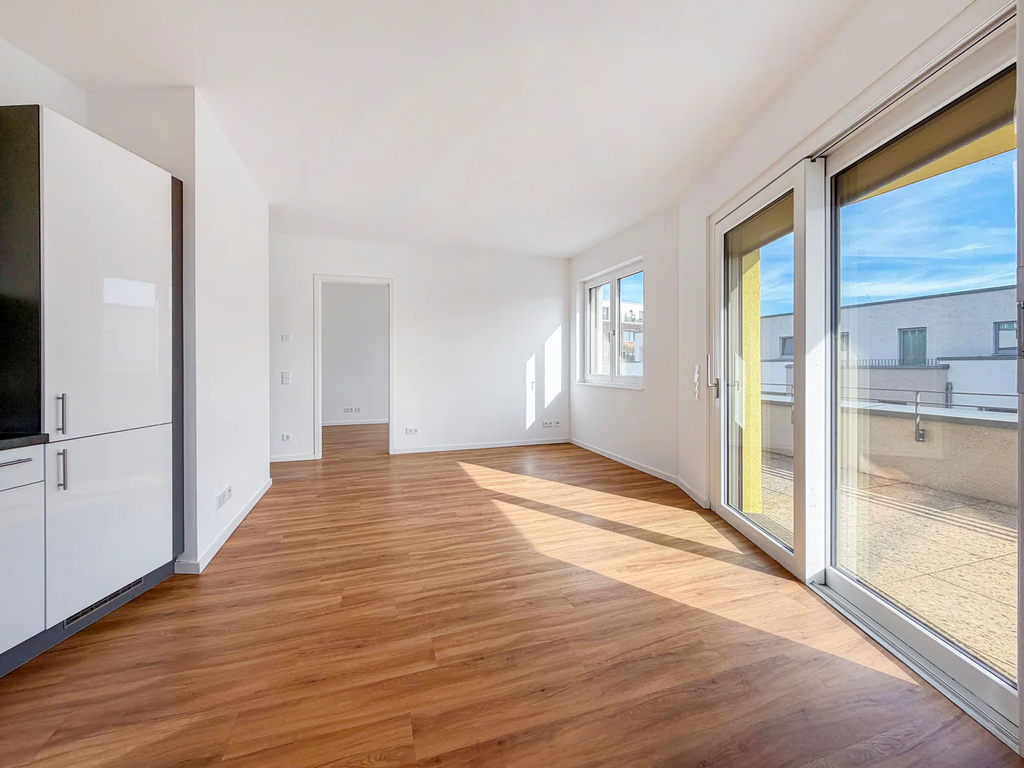 Exklusive 3-Zimmer-Wohnung mit weitläufiger Terrasse - Photo 2