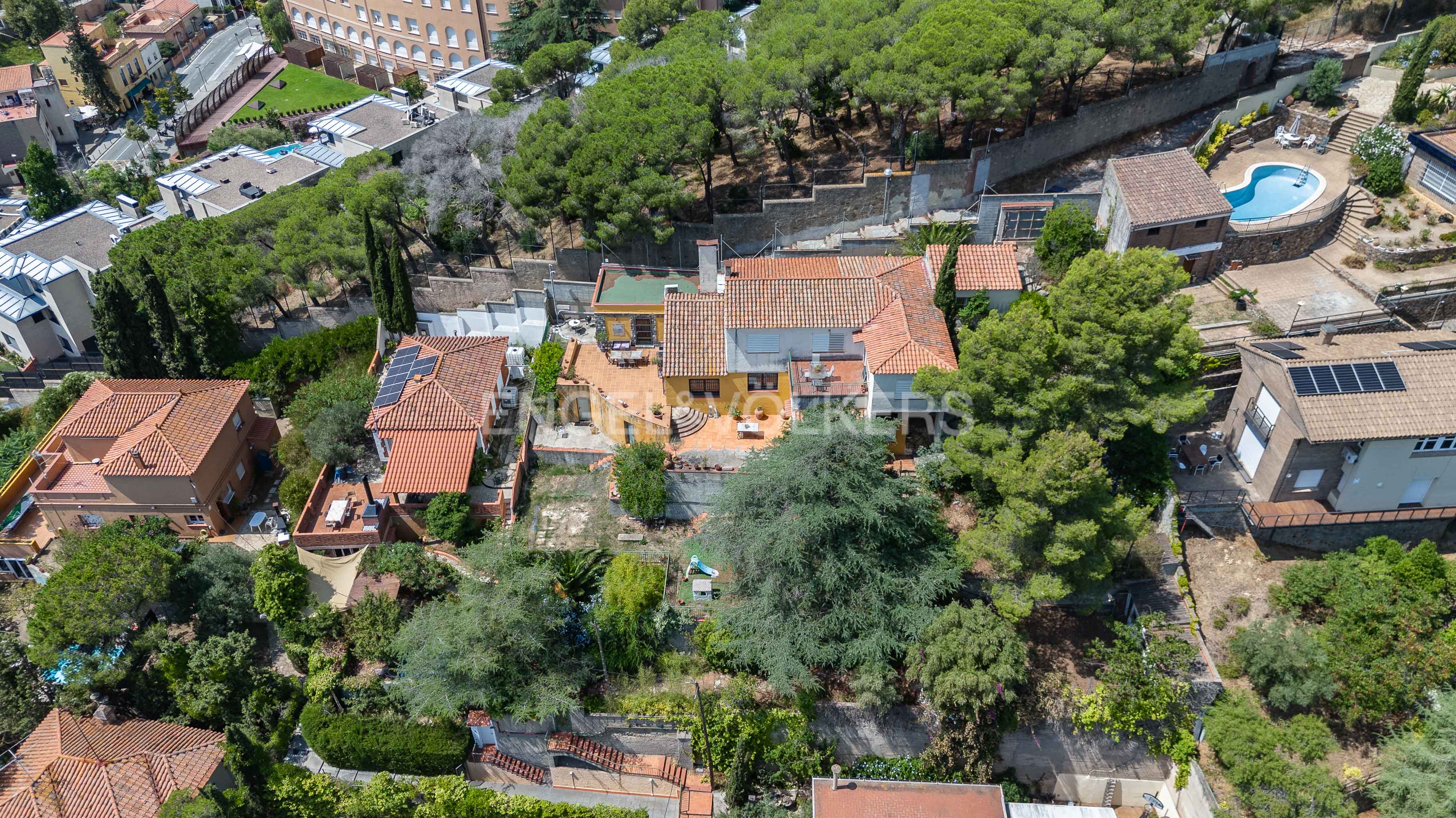 Fabulous house with panoramic views and large garden in Sarria