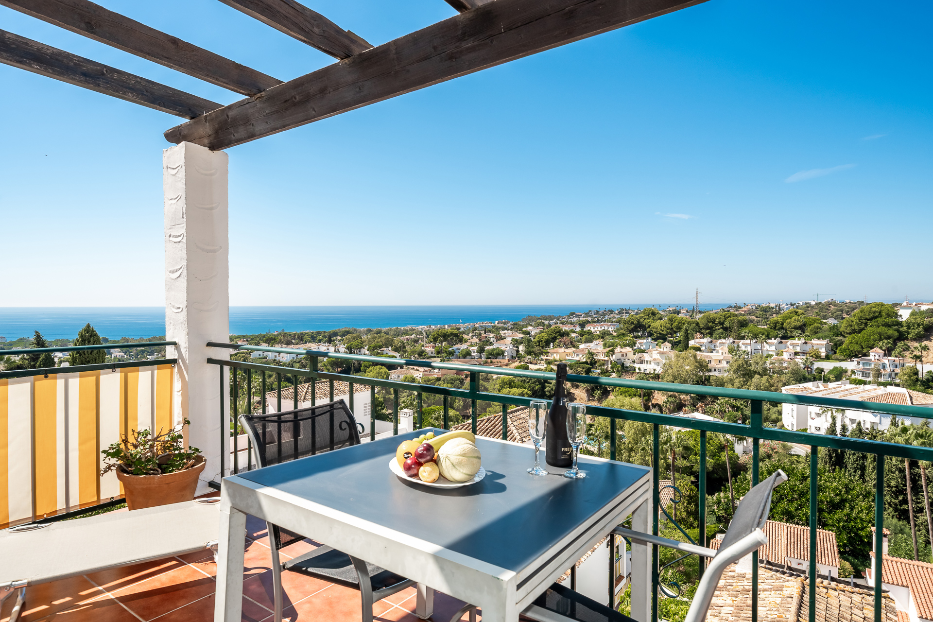 Luxuriöses Penthouse mit Panoramablick aufs Meer und Lizenz zur touristischen Vermietung